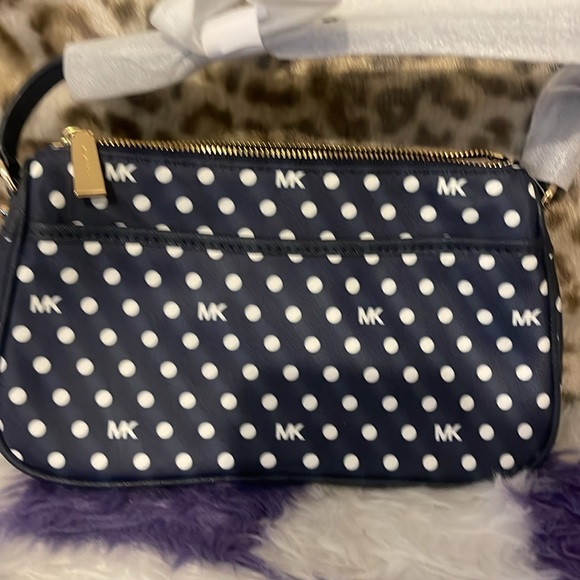 Micheal Kors Jet Set Charm - Picture 2 of 5